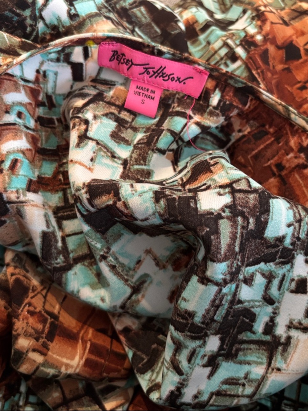 NWOT Betsey Johnson geometric print blouse - Picture 2 of 9